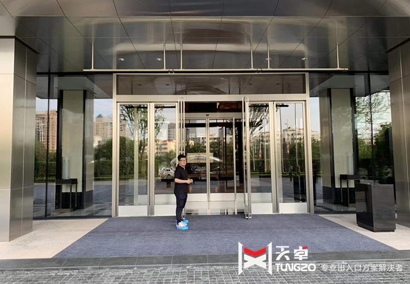 ​西安丽思卡尔顿酒店自动门