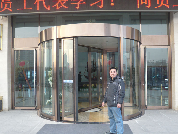 咸阳某<a href=https://xinghuofengchuan.com/fang/ target=_blank class=infotextkey>售楼部自动门</a>维修现场