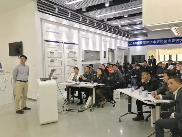 盖泽旋转门