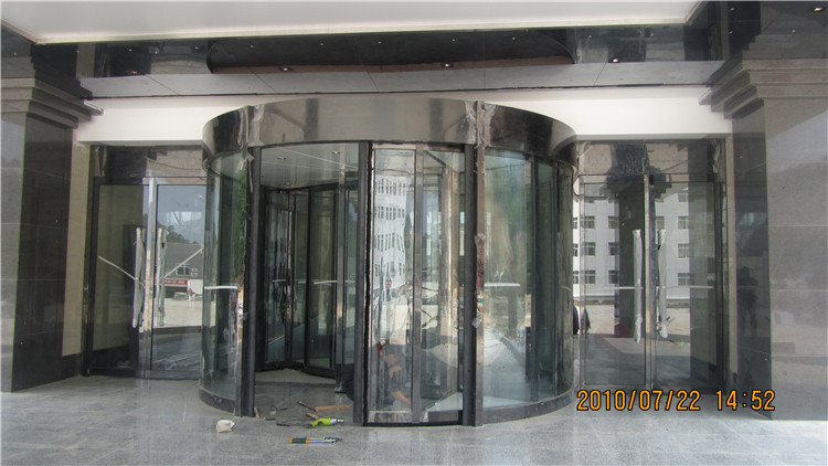 西安酒店<a href=https://xinghuofengchuan.com/xuanzhuan/ target=_blank class=infotextkey>自动旋转门</a>常见故障如何修复？ 