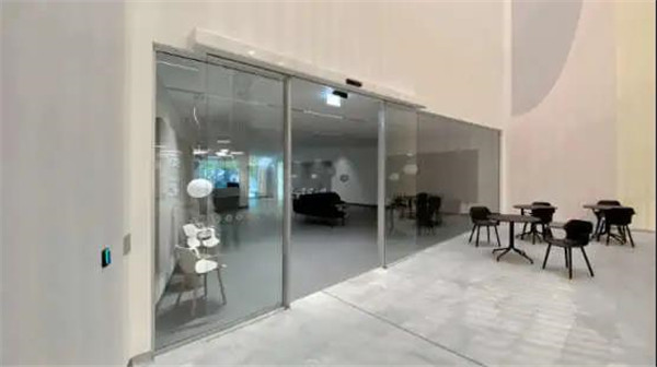 哥本哈根瑞斯国王<a href=https://xinghuofengchuan.com/hospital/ target=_blank class=infotextkey>医院自动门</a>彩运网，让病人、家属和医护人员无接触通行