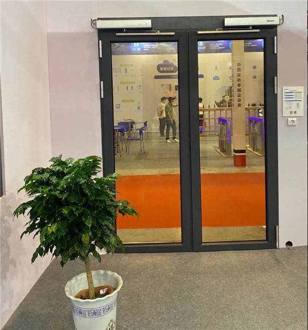 　　松下<a href=https://xinghuofengchuan.com/pingkai/ target=_blank class=infotextkey>平开自动门</a>