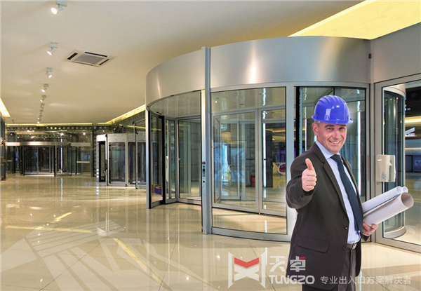 两翼<a href=https://xinghuofengchuan.com/xuanzhuan/ target=_blank class=infotextkey>自动旋转门</a>